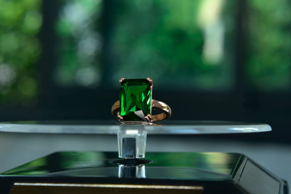 4 Tips for Choosing the Perfect Emerald Ring